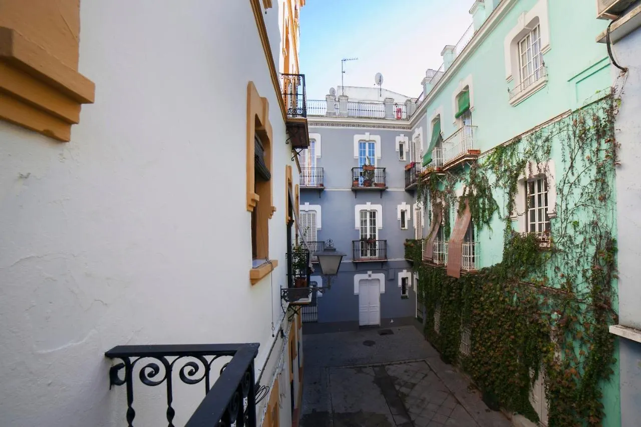 Alohamundi Valvanera Seville 0*,